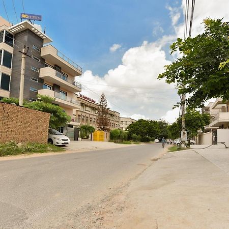 Hotel Luxury Collection Gurgaon Esterno foto