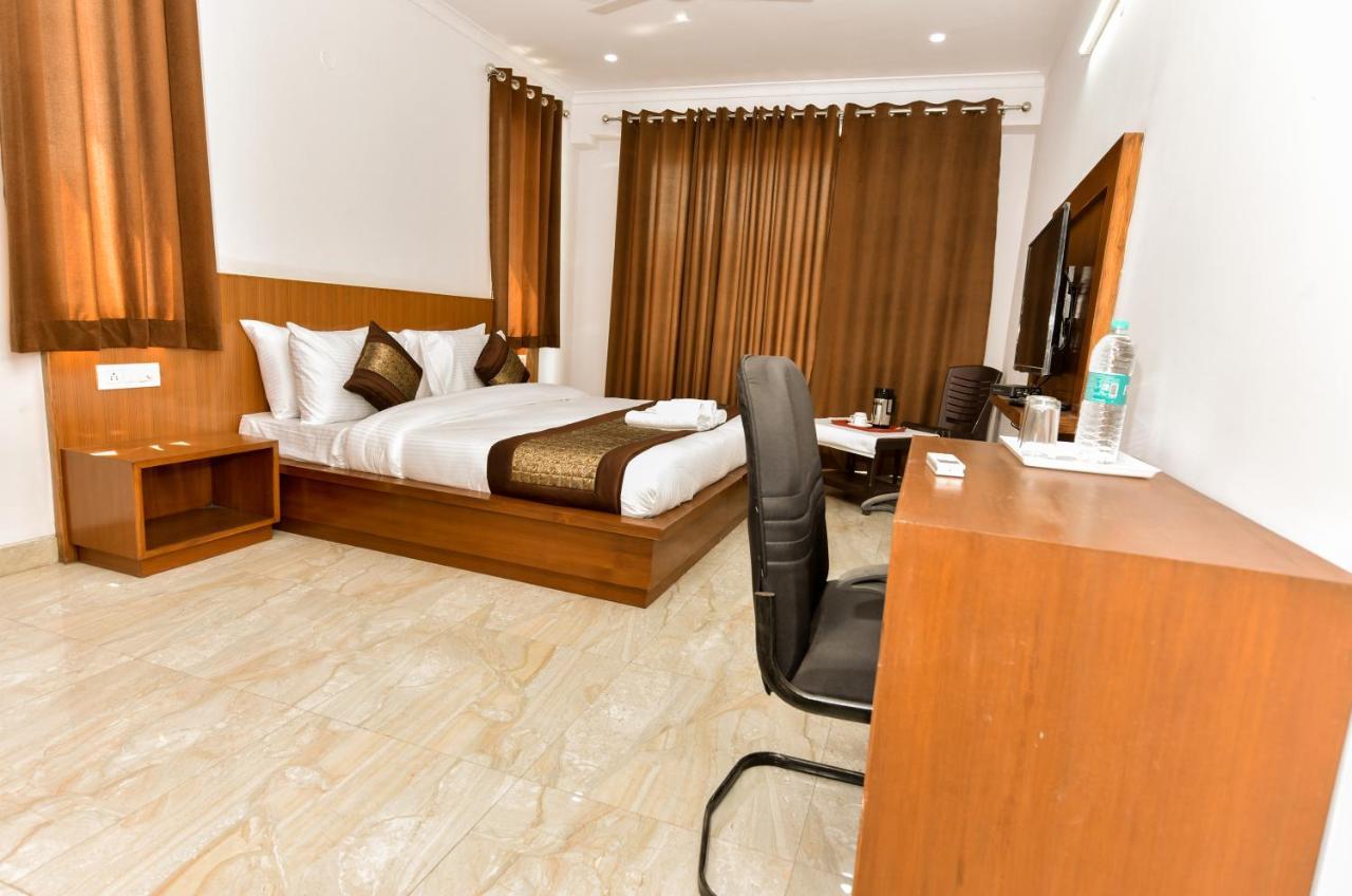 Hotel Luxury Collection Gurgaon Esterno foto