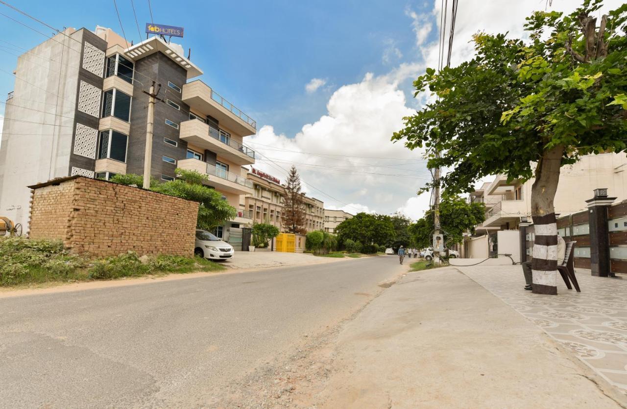 Hotel Luxury Collection Gurgaon Esterno foto